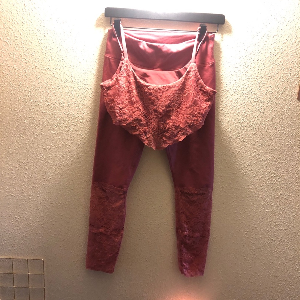 Fabletics set sports bra and leggings small lace